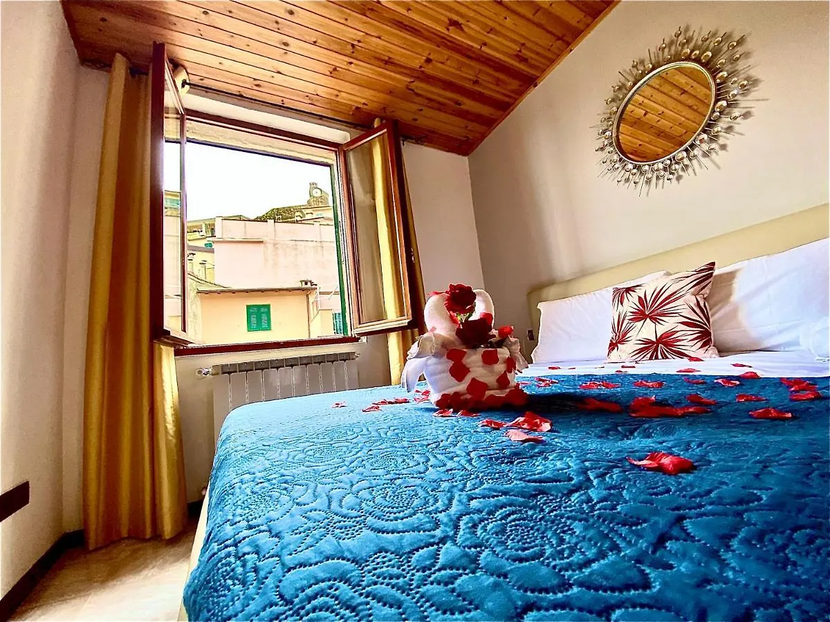 דירות ריומאג'ורה Ca Vivaldi Penthouse 5Terreparco 0*,  איטליה